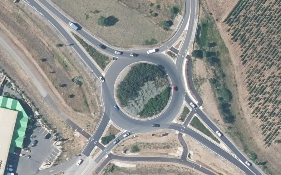 Vue aérienne du Rond-point anonyme n°155283690