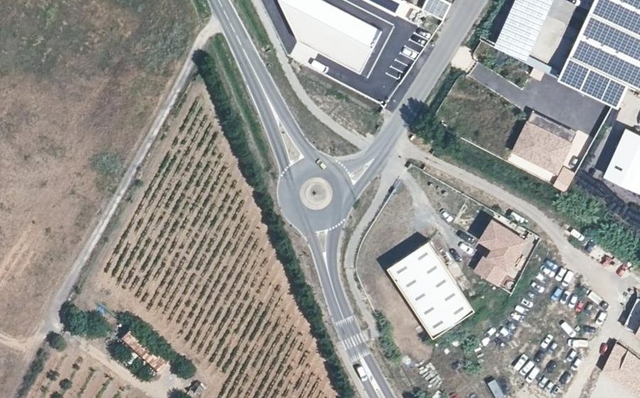 Vue aérienne du Rond-point anonyme n°155286294