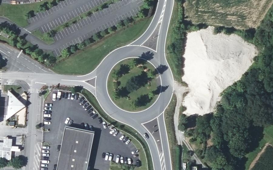 Vue aérienne du Rond-point anonyme n°155290969