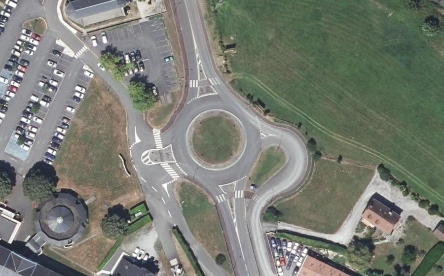 Vue aérienne du Rond-point anonyme n°155326881