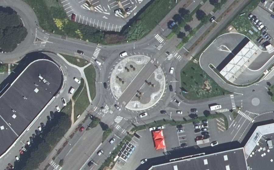 Vue aérienne du Rond-point anonyme n°155413410