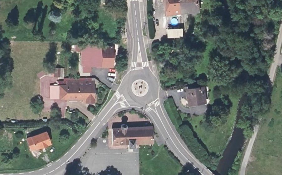 Vue aérienne du Rond-point anonyme n°155413610