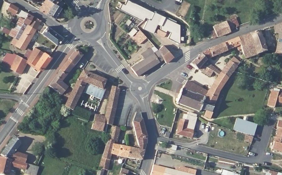 Vue aérienne du Rond-point anonyme n°155425570