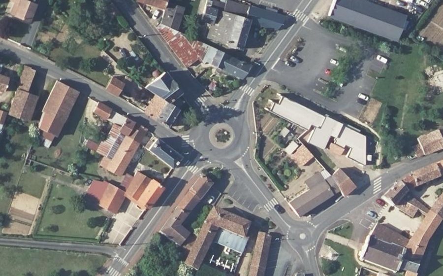 Vue aérienne du Rond-point anonyme n°155425571