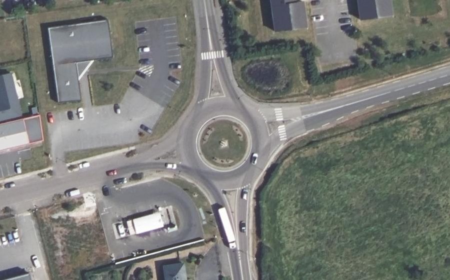 Vue aérienne du Rond-point anonyme n°155428994