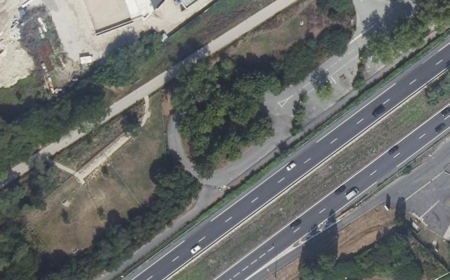 Vue aérienne du Rond-point anonyme n°155443241
