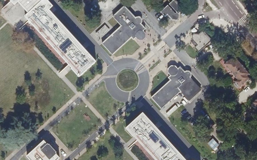 Vue aérienne du Rond-point anonyme n°155454454