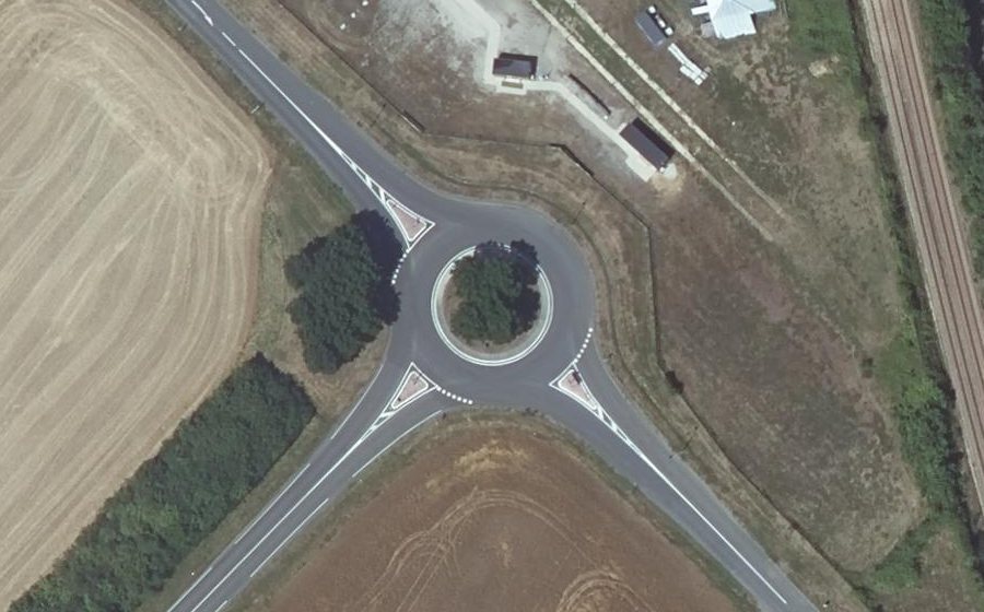 Vue aérienne du Rond-point anonyme n°155458108