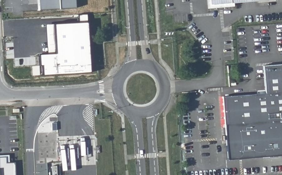 Vue aérienne du Rond-point anonyme n°155496156