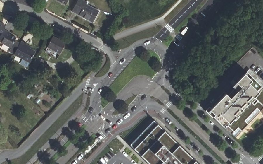 Vue aérienne du Rond-point anonyme n°155509259