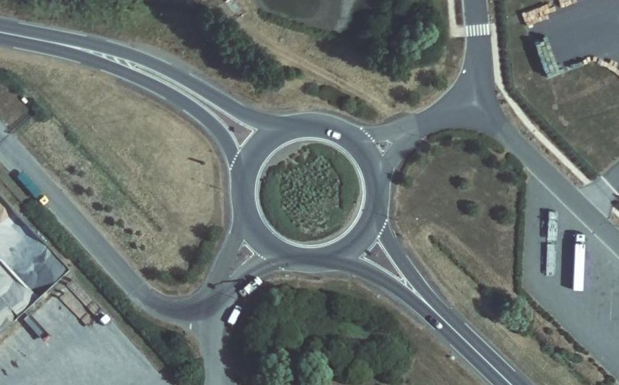 Vue aérienne du Rond-point anonyme n°155516782