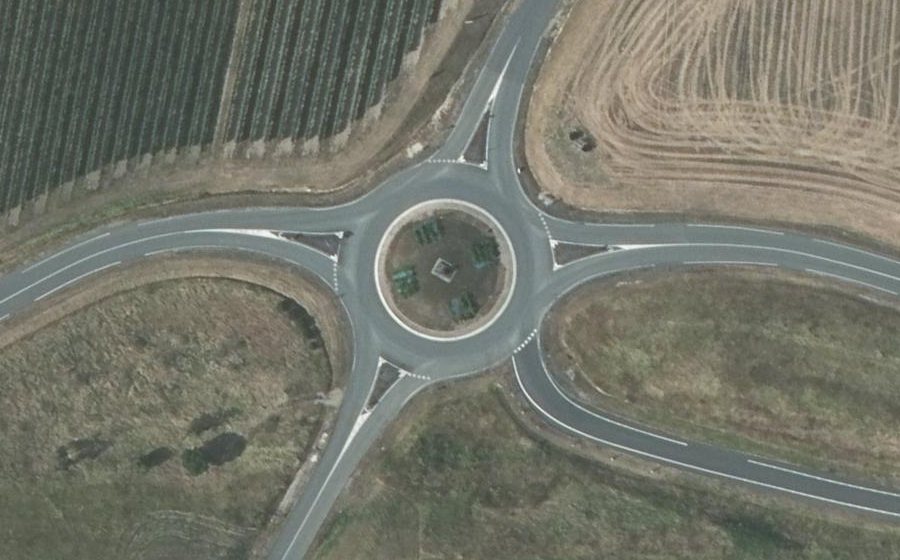 Vue aérienne du Rond-point anonyme n°155552881