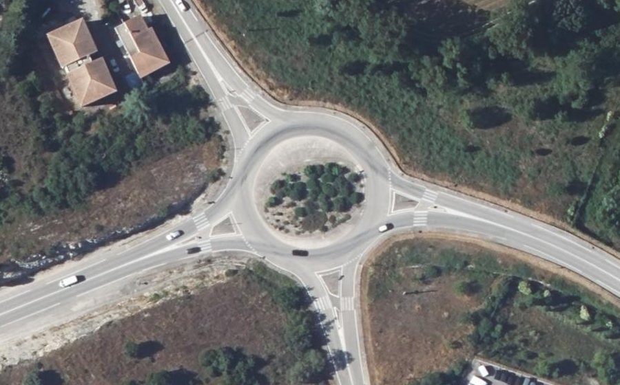 Vue aérienne du Rond-point anonyme n°155553325