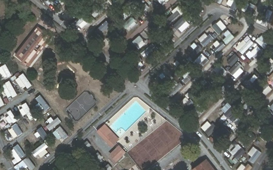 Vue aérienne du Rond-point anonyme n°155576844