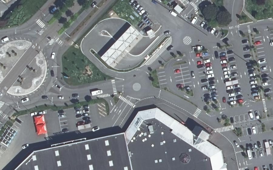 Vue aérienne du Rond-point anonyme n°155593235