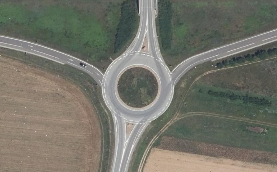 Vue aérienne du Rond-point anonyme n°155602761