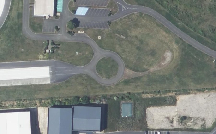 Vue aérienne du Rond-point anonyme n°155607069