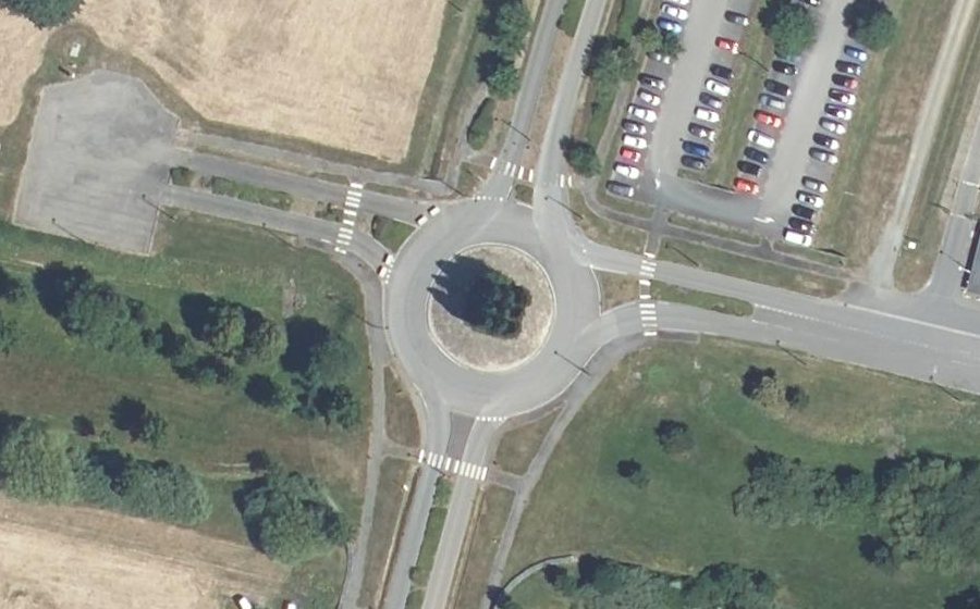 Vue aérienne du Rond-point anonyme n°155626315