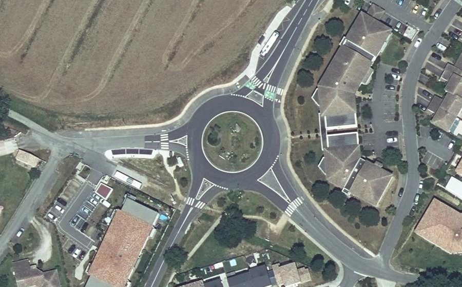 Vue aérienne du Rond-point anonyme n°155627211