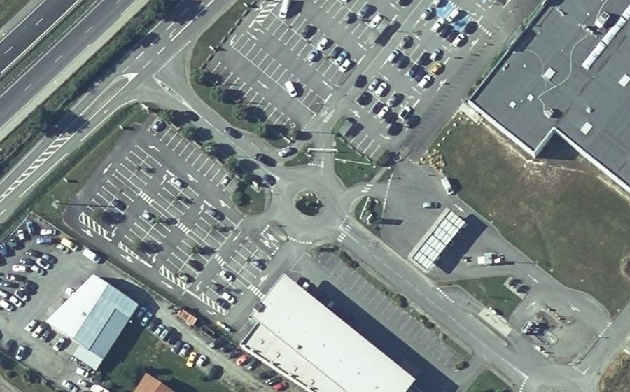 Vue aérienne du Rond-point anonyme n°155681963