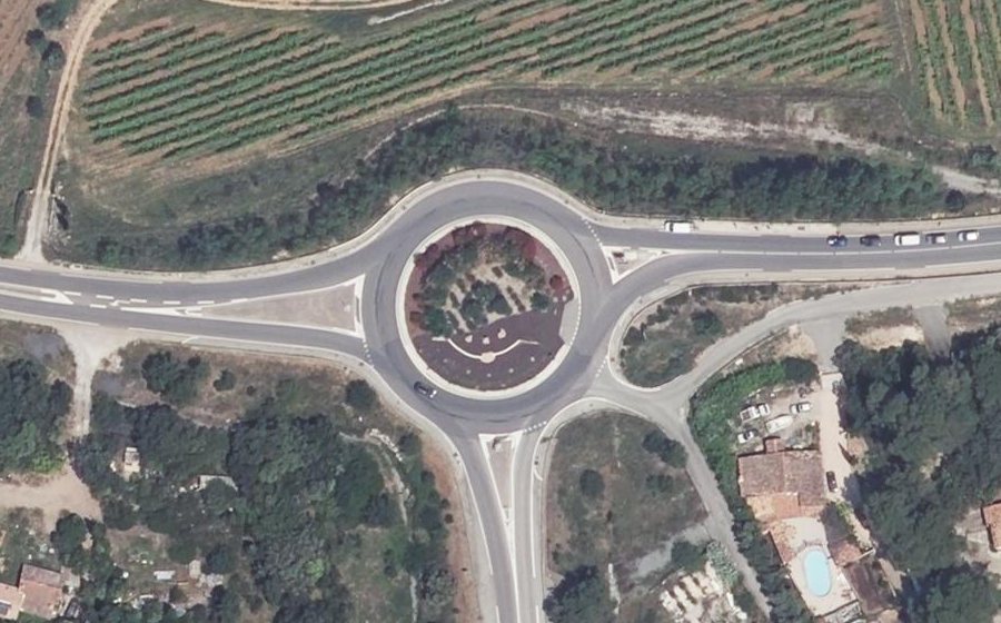 Vue aérienne du Rond-point anonyme n°155764848