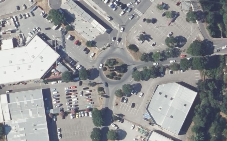 Vue aérienne du Rond-point anonyme n°155771469