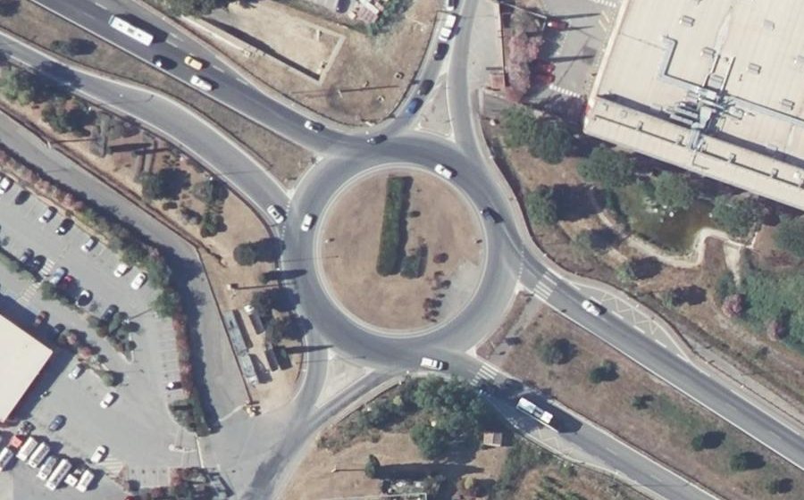 Vue aérienne du Rond-point anonyme n°155786252