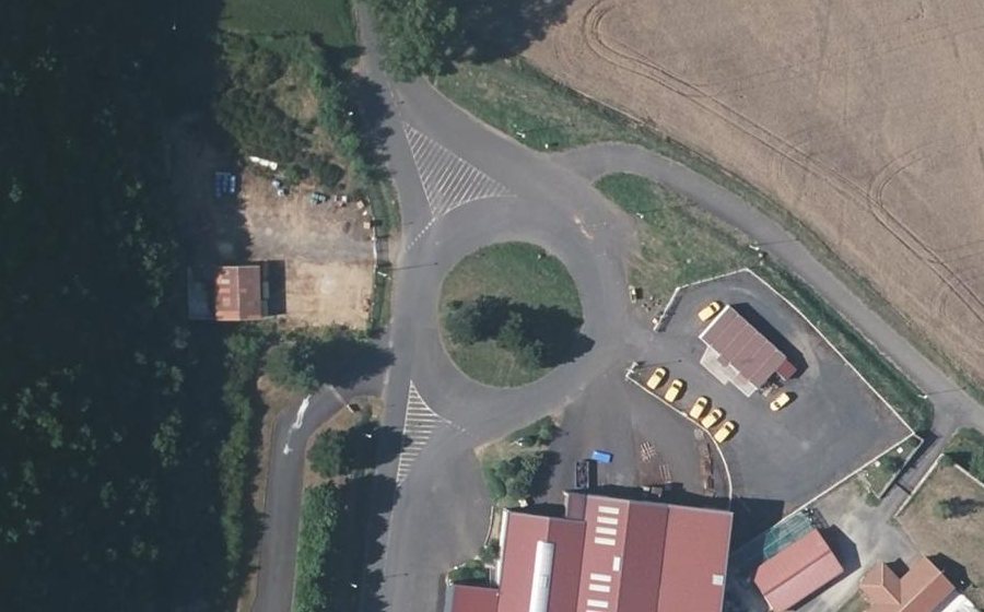 Vue aérienne du Rond-point anonyme n°155810635