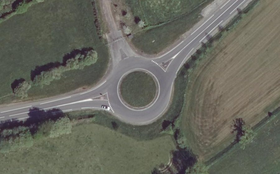 Vue aérienne du Rond-point anonyme n°155869967