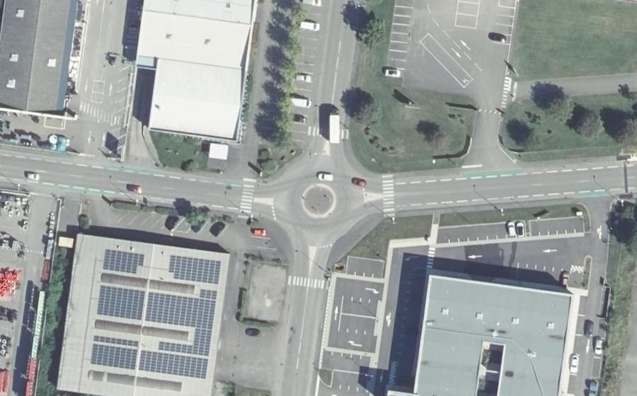 Vue aérienne du Rond-point anonyme n°15590936
