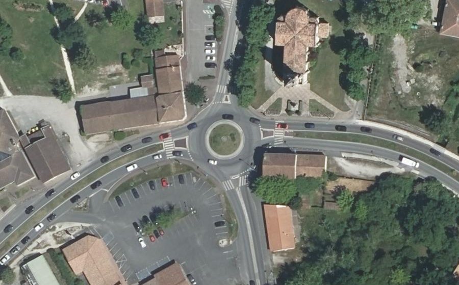 Vue aérienne du Rond-point anonyme n°156013848