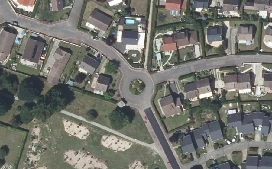 Vue aérienne du Rond-point anonyme n°156070557