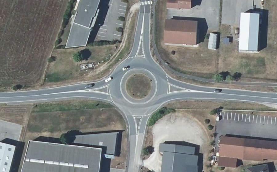 Vue aérienne du Rond-point anonyme n°156081761