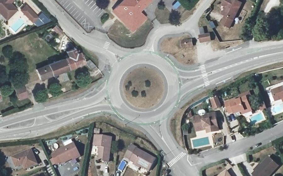 Vue aérienne du Rond-point anonyme n°156081764
