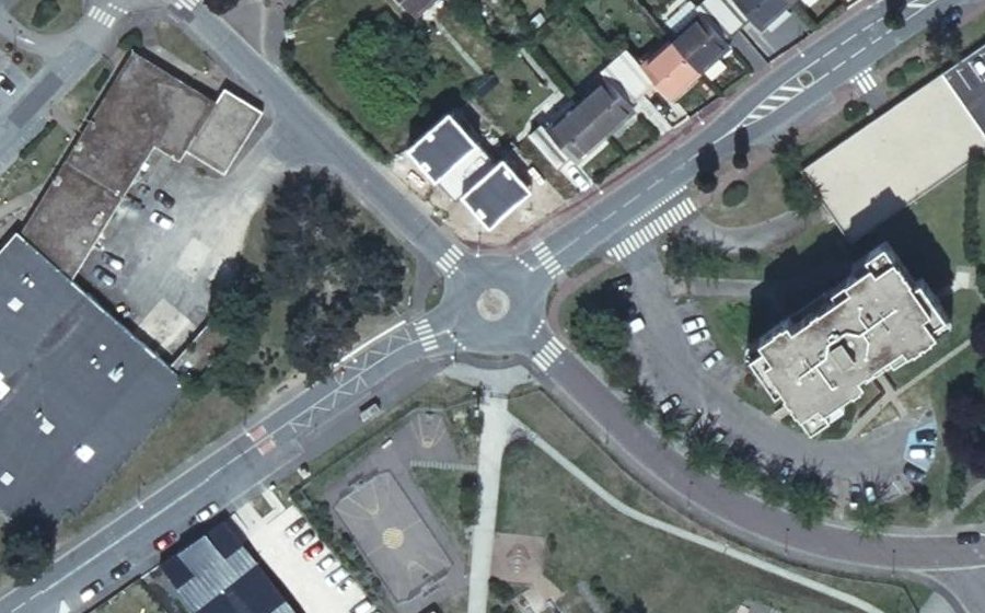 Vue aérienne du Rond-point anonyme n°156085125