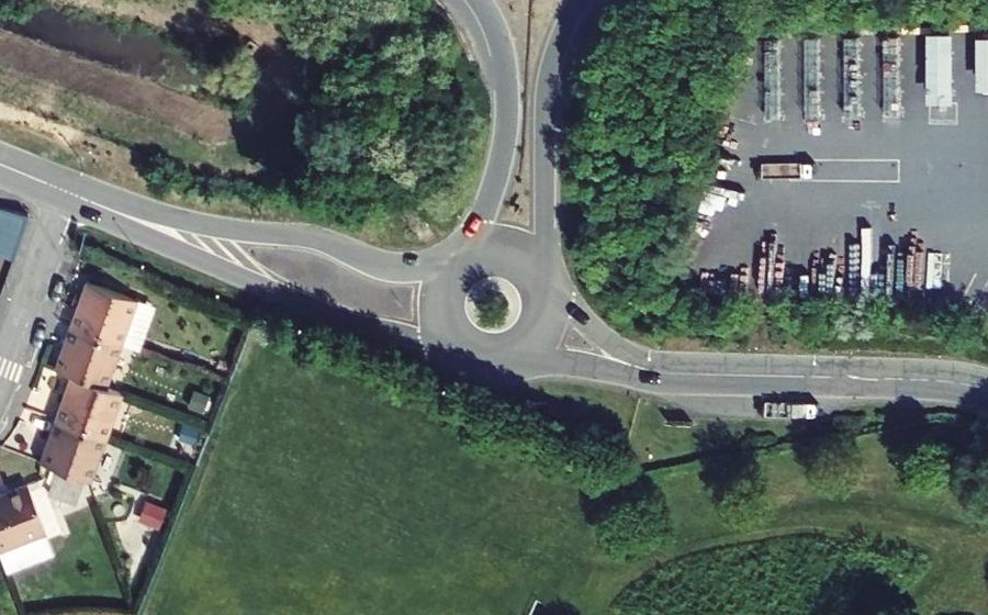 Vue aérienne du Rond-point anonyme n°156085321