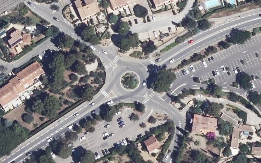 Vue aérienne du Rond-point anonyme n°156097993