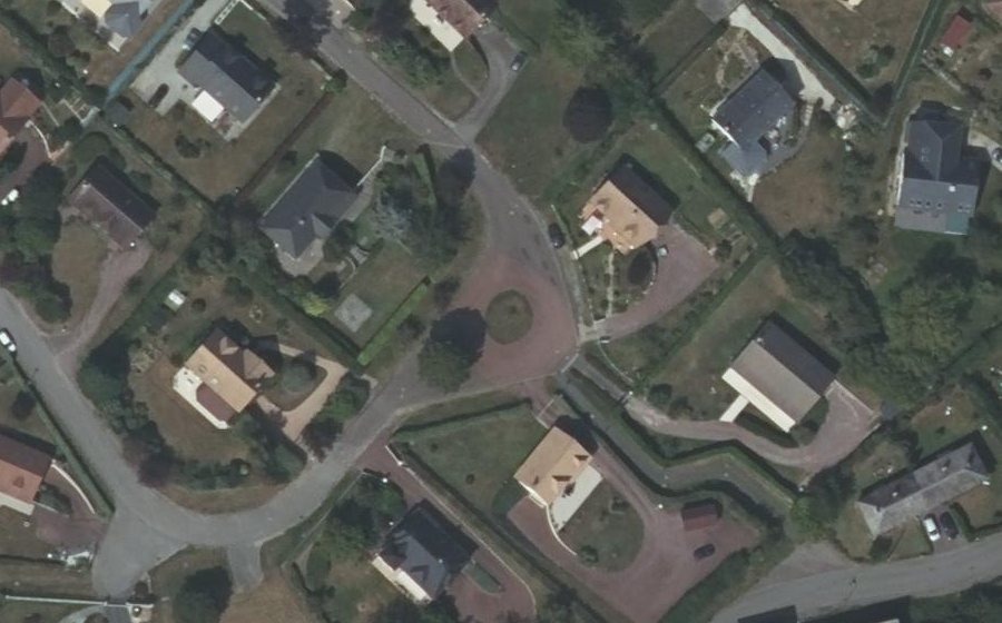 Vue aérienne du Rond-point anonyme n°156162064