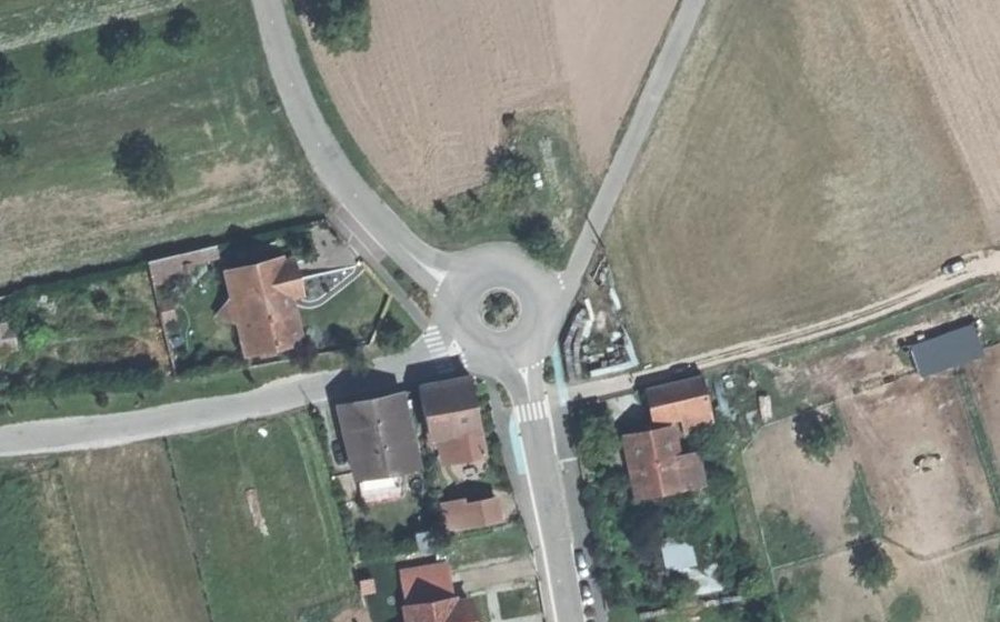 Vue aérienne du Rond-point anonyme n°156164016