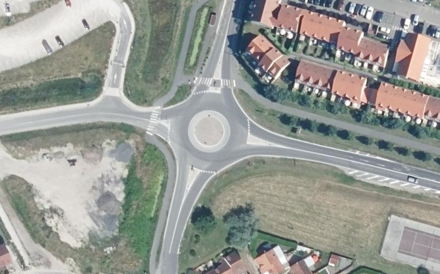 Vue aérienne du Rond-point anonyme n°156168970