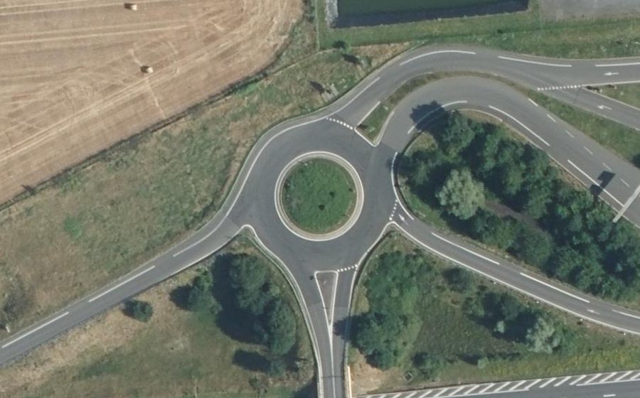 Vue aérienne du Rond-point anonyme n°156197202