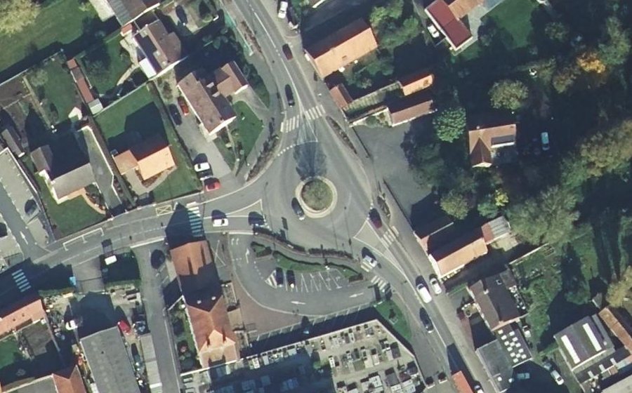 Vue aérienne du Rond-point anonyme n°156199506