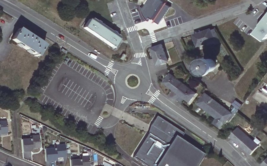 Vue aérienne du Rond-point anonyme n°156254578