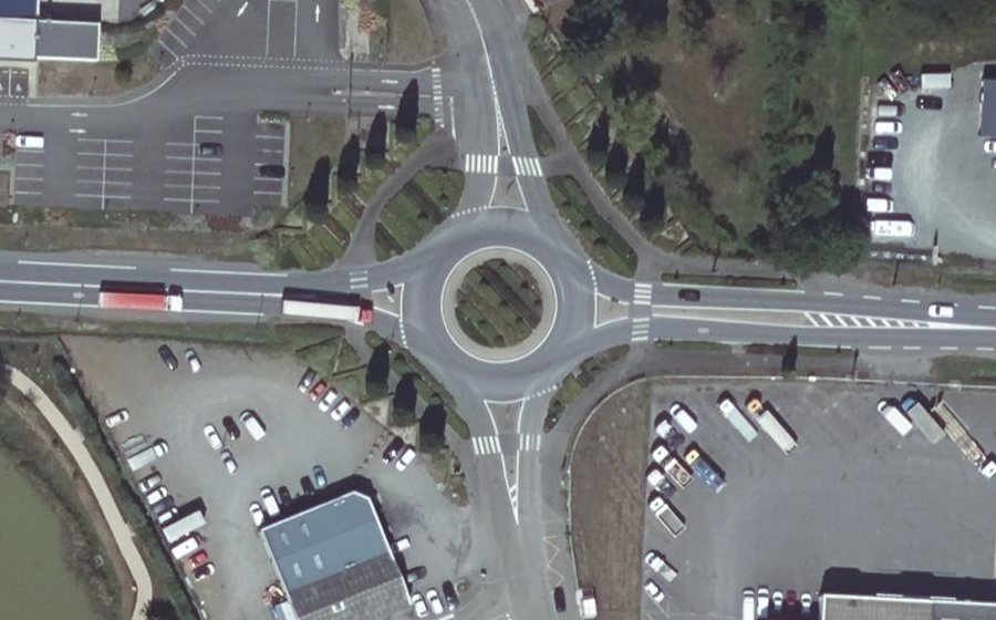 Vue aérienne du Rond-point anonyme n°156254580