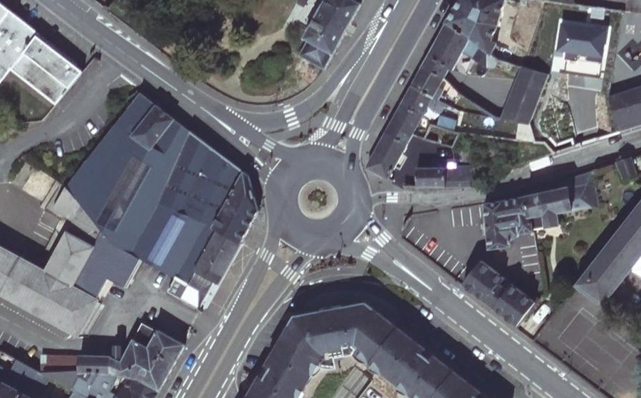 Vue aérienne du Rond-point anonyme n°156257536
