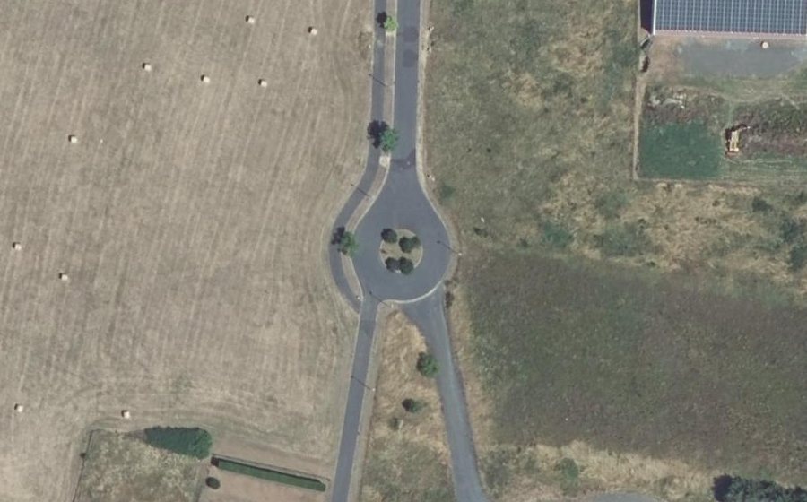 Vue aérienne du Rond-point anonyme n°156257600