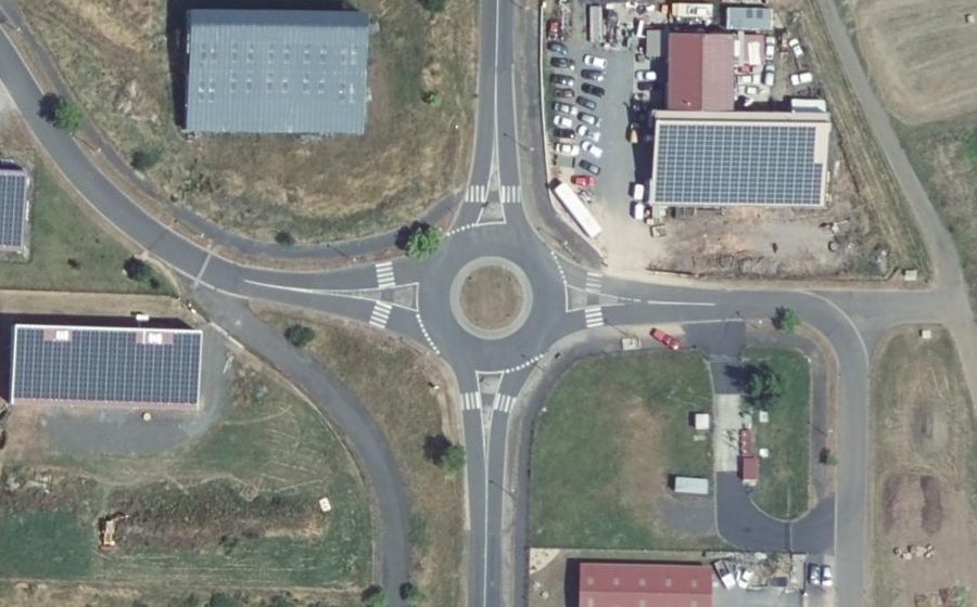 Vue aérienne du Rond-point anonyme n°156257608