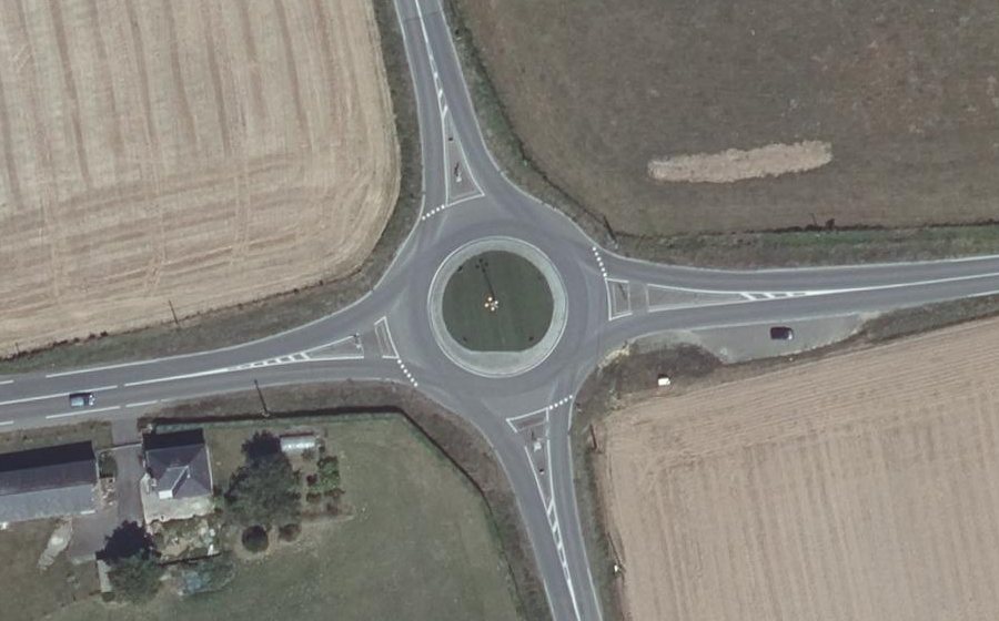 Vue aérienne du Rond-point anonyme n°156259571