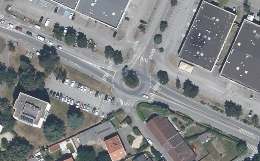 Vue aérienne du Rond-point anonyme n°156268008