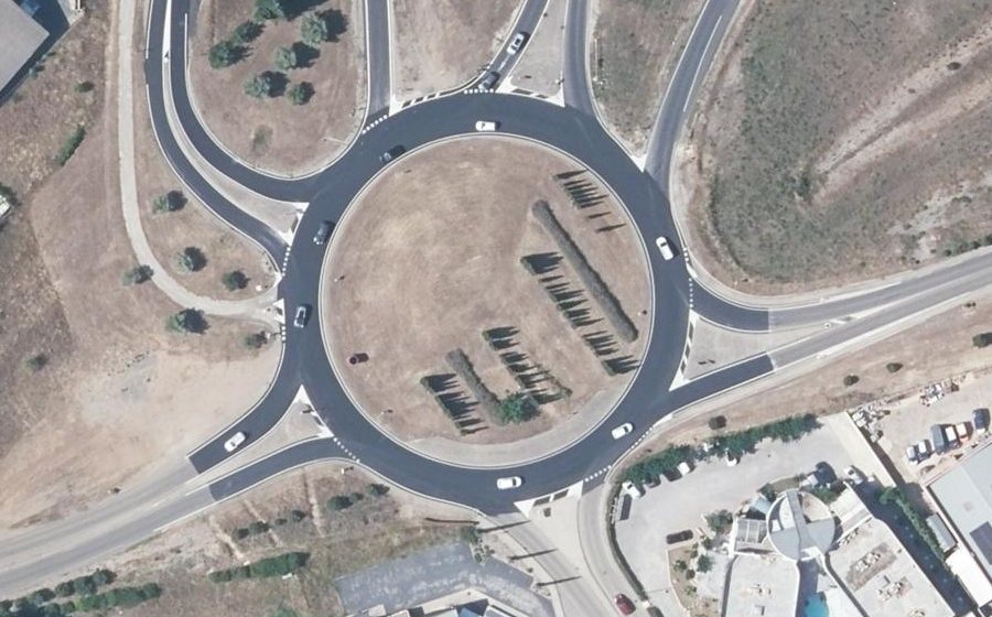 Vue aérienne du Rond-point anonyme n°156273534